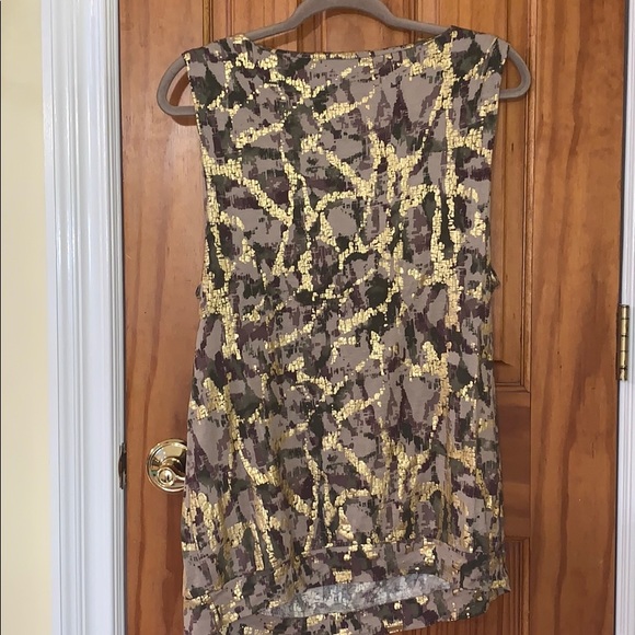 Dropping Neckline Tank - Picture 3 of 3